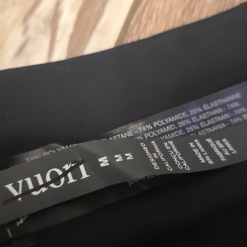 NWT Women's Vuori "Daily Leggings-Short, W/Pockets". Color Black. - Picture 6 of 8